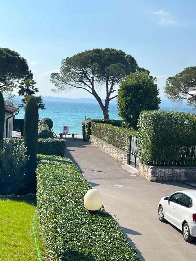Elisabetta II Lazise Apartments location